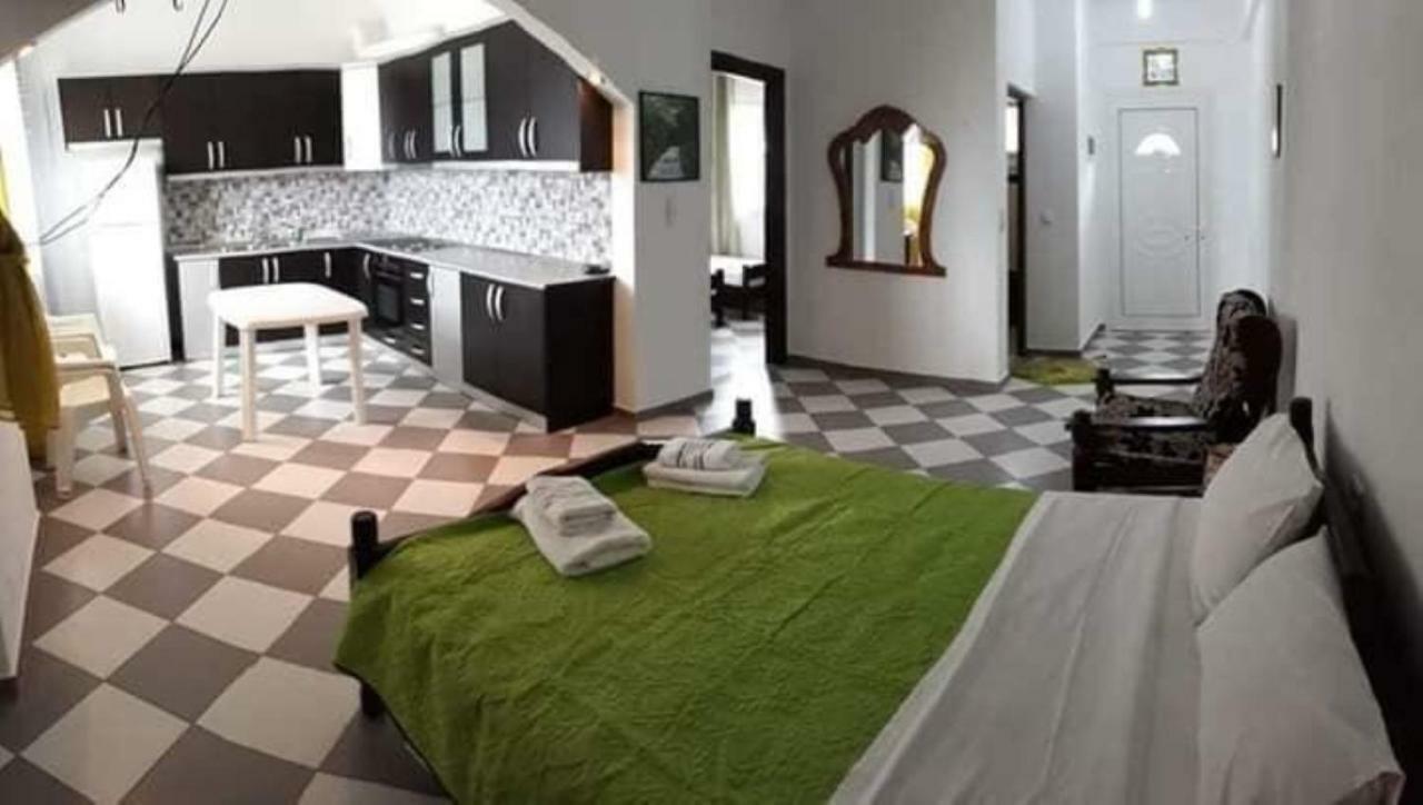 Henardi Apartments Ksamil Exterior foto